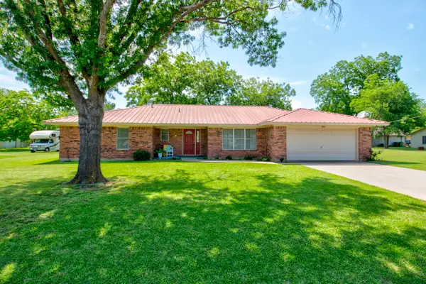 808 S Jefferson Street, Pilot Point, TX 76258
