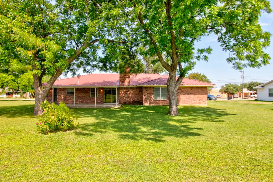 808 S Jefferson Street, Pilot Point, TX 76258 - #3