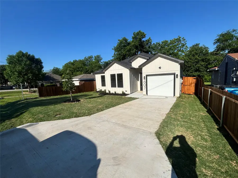 607 Neomi Avenue, Dallas, TX 75217 - #2