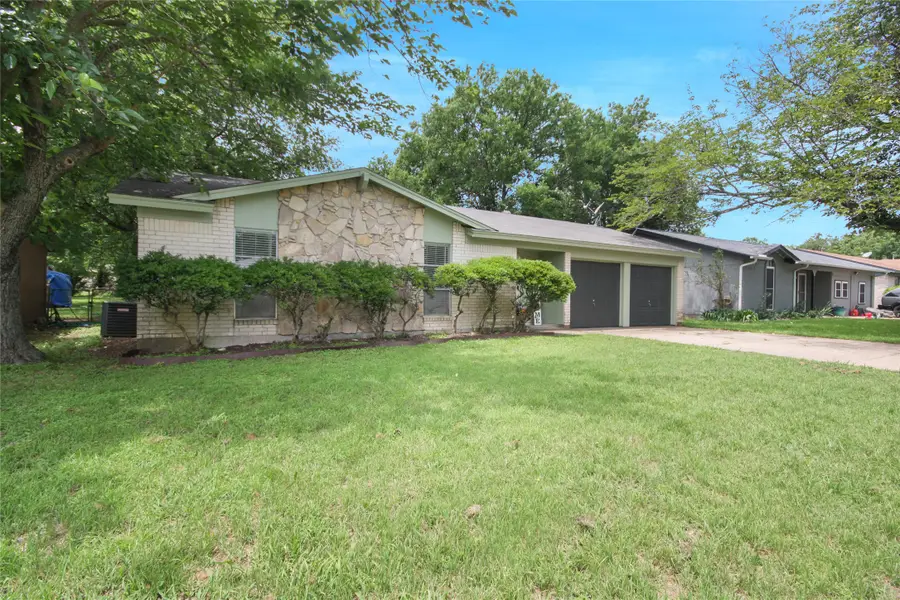 703 N Douglas Avenue, Cleburne, TX 76033 - #2