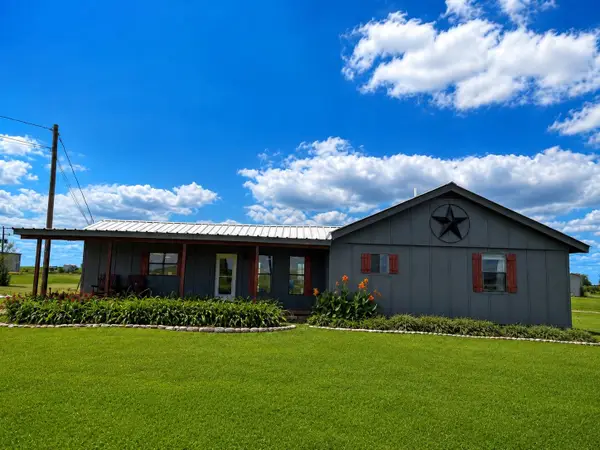 2515 Us Highway 77 Highway, Lott, TX 76656