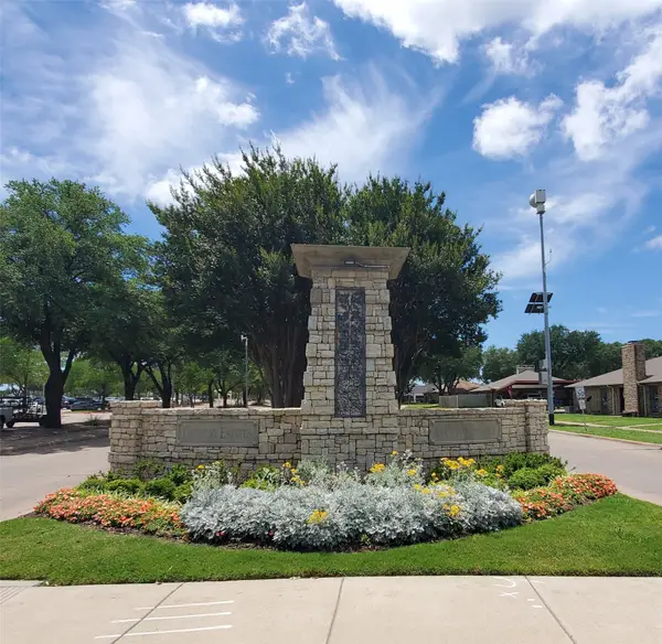 1118 Bradford Drive, Glenn Heights, TX 75154