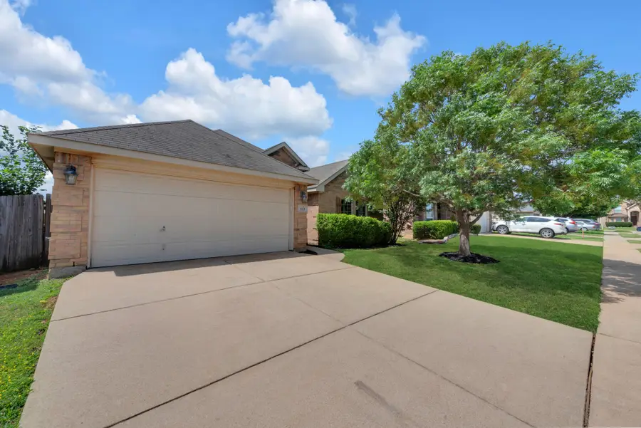 513 Crescent Creek Lane, Fort Worth, TX 76140 - #3