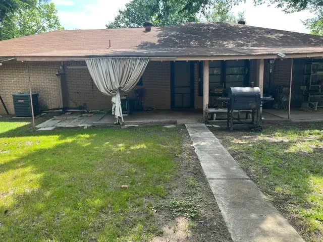 1211 Belmont Street, Gainesville, TX 76240 - #2