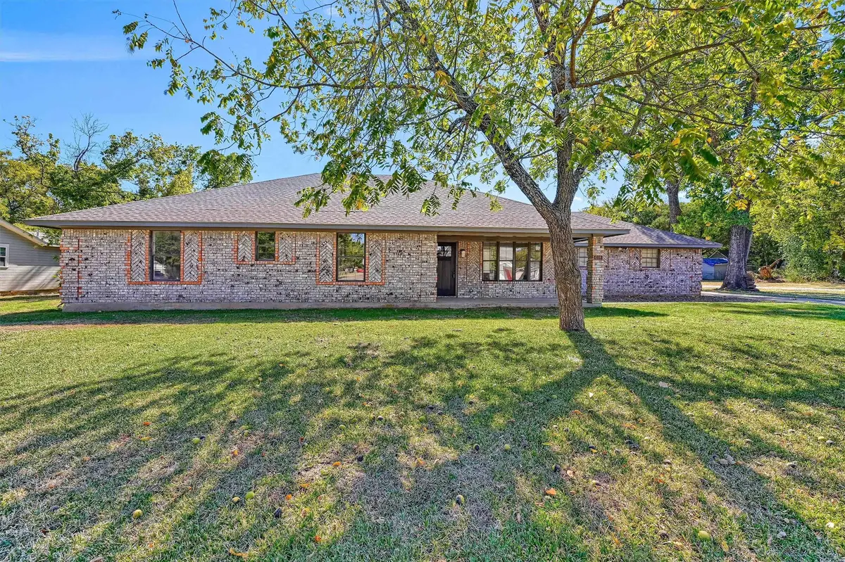 608 North Avenue, Whitesboro, TX 76273 - #1