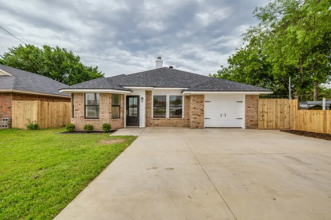 1905 Lakeview Drive, Grand Prairie, TX 75051 - #1