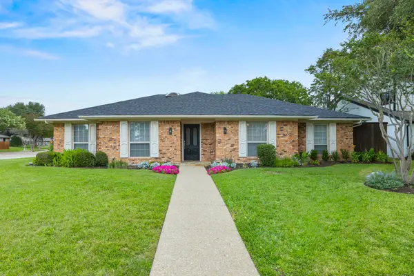 242 Woodcrest Drive, Richardson, TX 75080