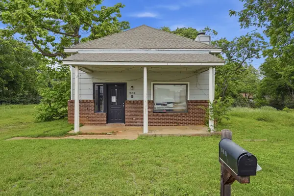 508 W Willingham Street, Cleburne, TX 76033