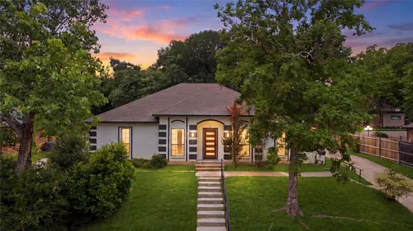 237 Bradford Drive, Hurst, TX 76053