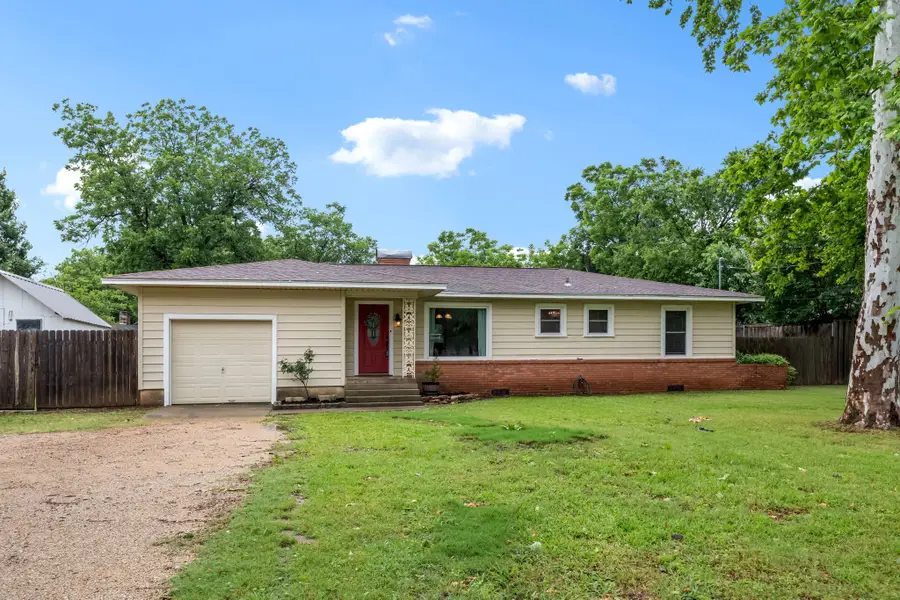 421 S 1st Street, Krum, TX 76249 - #2
