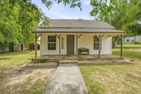 255 Glenn Street, Bluff Dale, TX 76433