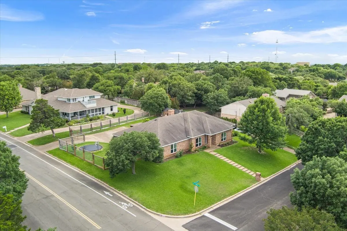 10025 Forest View Drive, Woodway, TX 76712 - #1