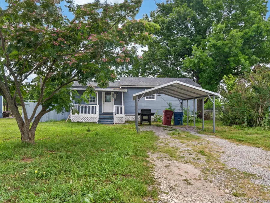 225 Cobb Avenue, Van Alstyne, TX 75495 - #2