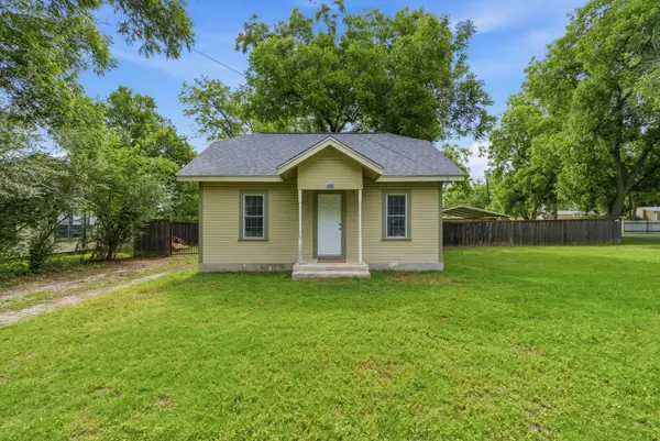 525 S Austin Street, De Leon, TX 76444