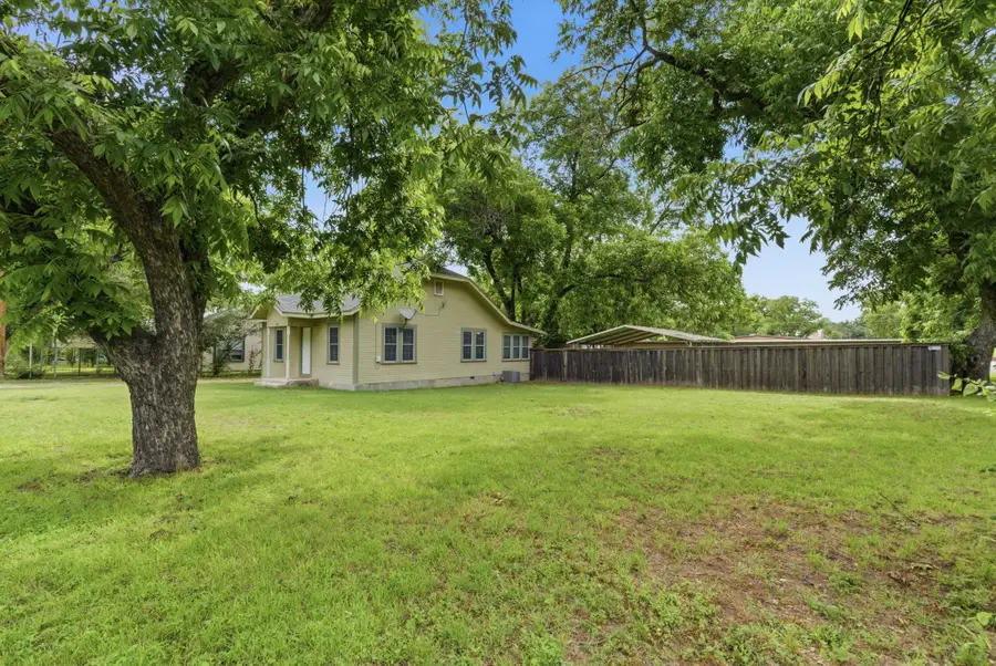 525 S Austin Street, De Leon, TX 76444 - #2