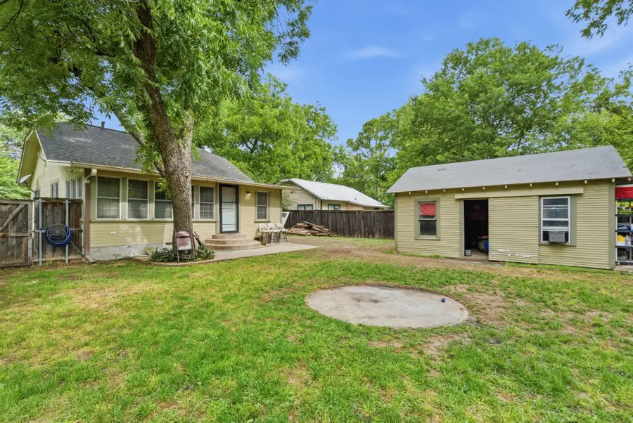 525 S Austin Street, De Leon, TX 76444 - #3