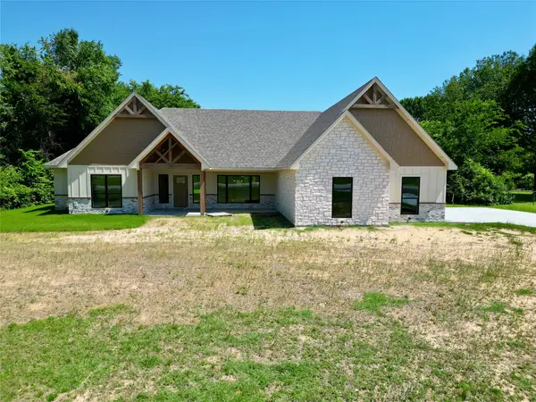 5040 Farm Road 195, Paris, TX 75462