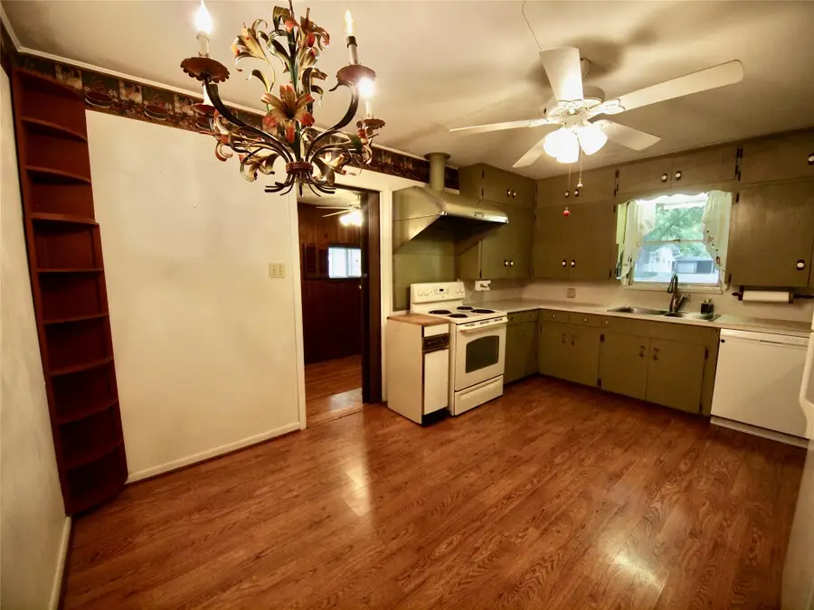 804 Kentucky Street, Graham, TX 76450 - #2