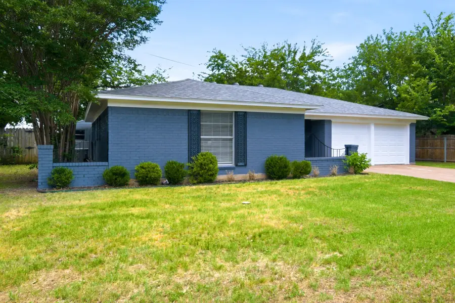 504 S Colonial Drive, Cleburne, TX 76033 - #2