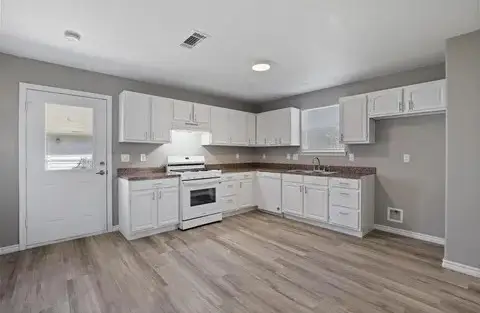 801 N 8th Avenue, Denison, TX 75021 - #3
