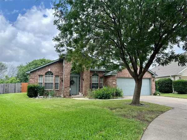 5776 Falcon Ridge Court, Haltom City, TX 76137