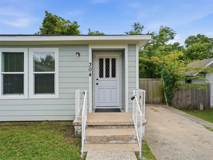 304 W Texas Street, Denison, TX 75020 - #3