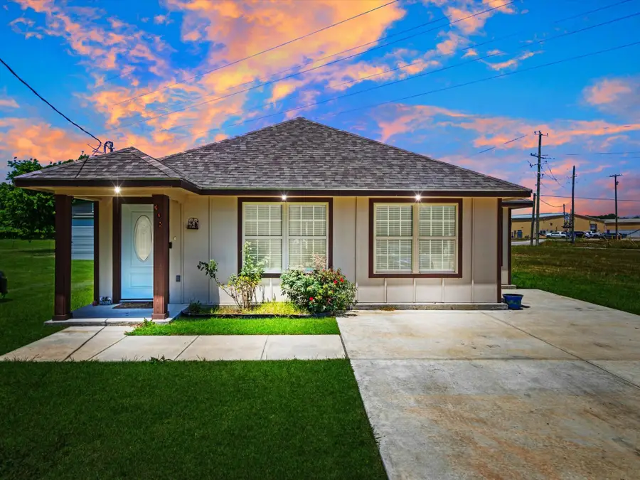 308 Avenue A, Ennis, TX 75119 - #2