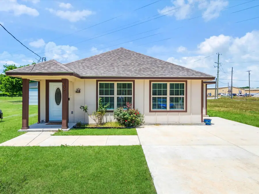 308 Avenue A, Ennis, TX 75119 - #3