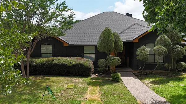 104 Creek Side Court, Kennedale, TX 76060