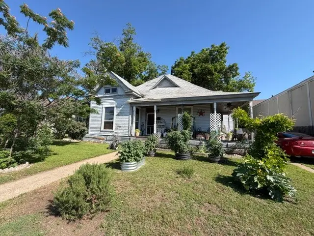 504 W Wardville Street, Cleburne, TX 76033 - #1