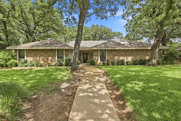 5 Windy Knoll Court, Grapevine, TX 76051