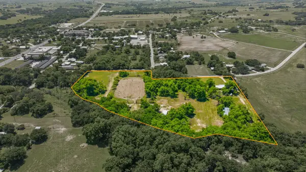 1105 Indian Creek Drive, Comanche, TX 76442