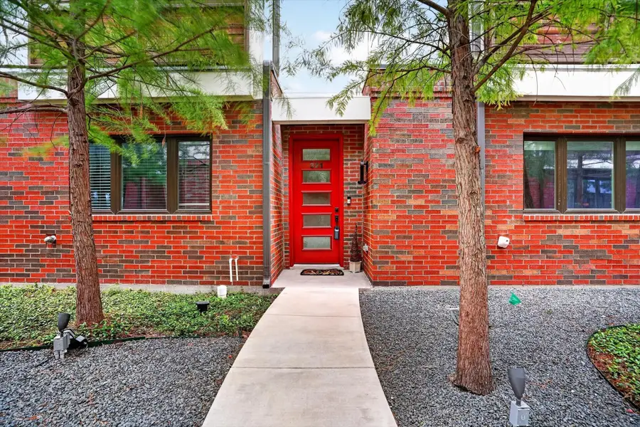 321 College Avenue, Fort Worth, TX 76104 - #2