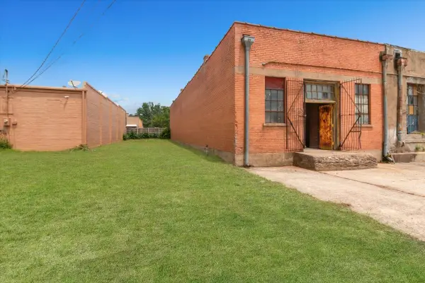 122 W Woodard Street, Denison, TX 75021