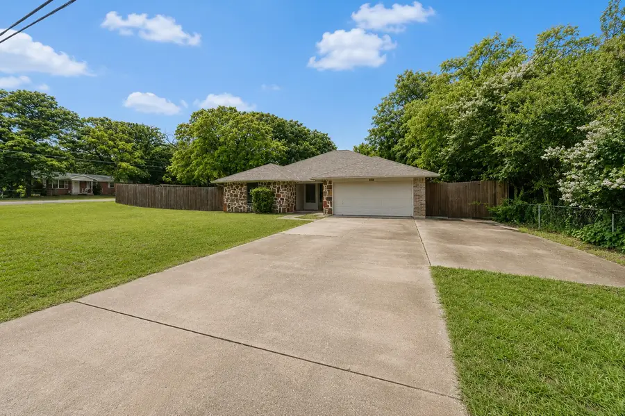 1001 Rosebud Drive, Azle, TX 76020 - #2