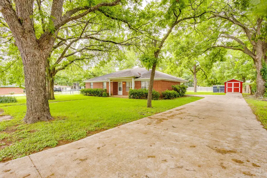 506 E Mcfarland Street, Grandview, TX 76050 - #3