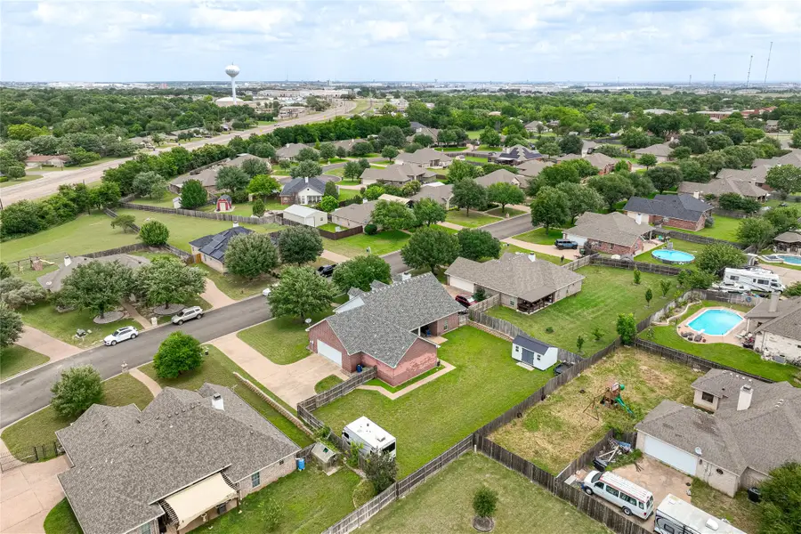 429 W Wall Street, Hewitt, TX 76643 - #2