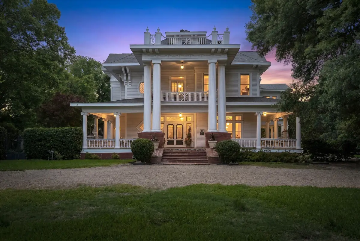 400 W Denton Street, Ennis, TX 75119 - #1