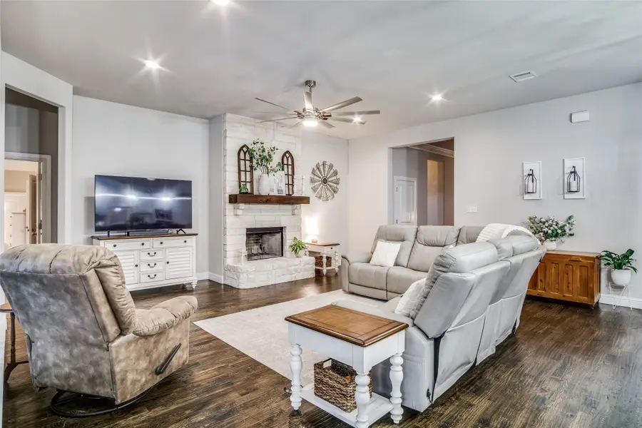 1188 Riverwood Trail, Cleburne, TX 76033 - #2