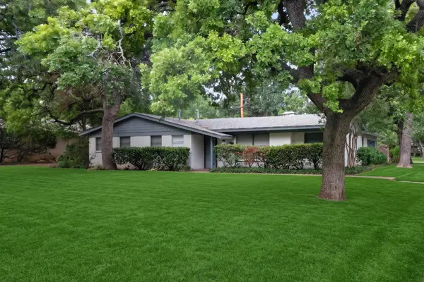 341 Arcadia Street, Hurst, TX 76053