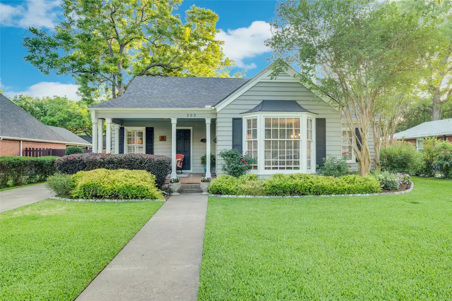 203 N Clay Street, Ennis, TX 75119 - #2