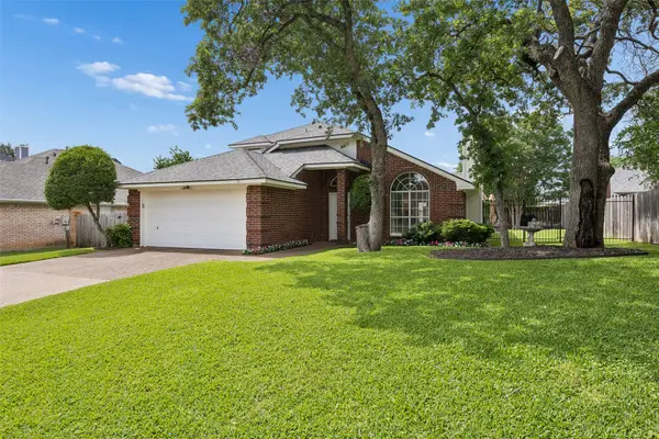 6828 Moss Lane, North Richland Hills, TX 76182