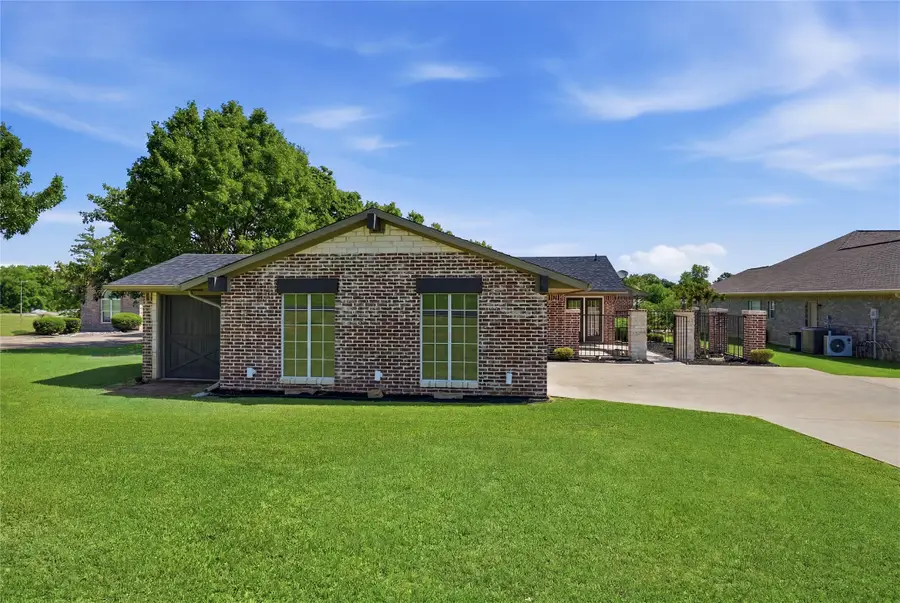 533 Kiowa Drive W, Lake Kiowa, TX 76240 - #3
