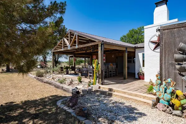 165 Jefferson Avenue, Sagerton, TX 79548