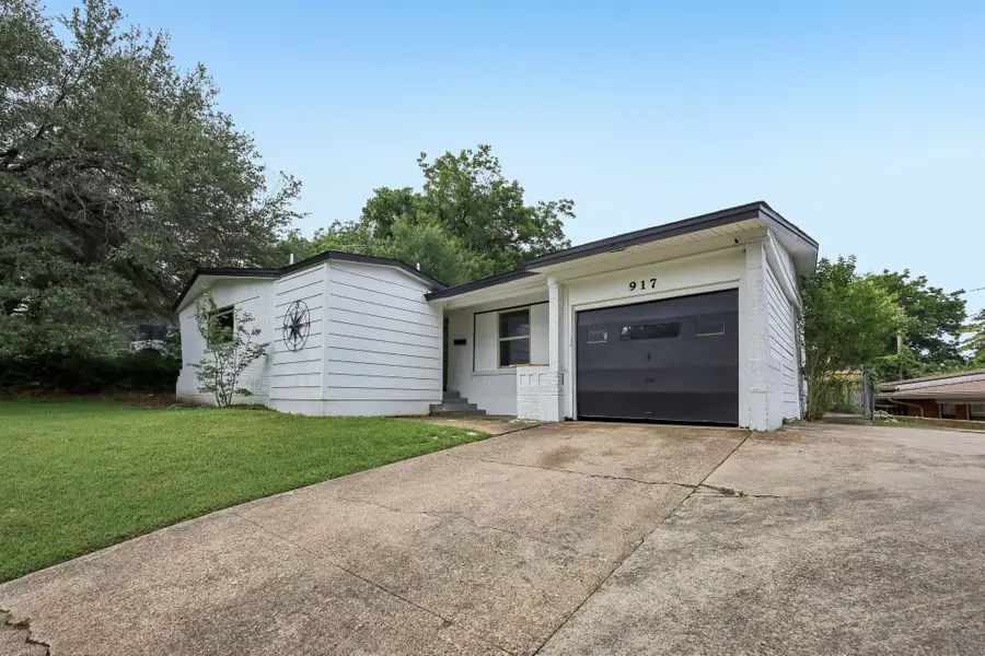 917 8th Street, Grand Prairie, TX 75050 - #2