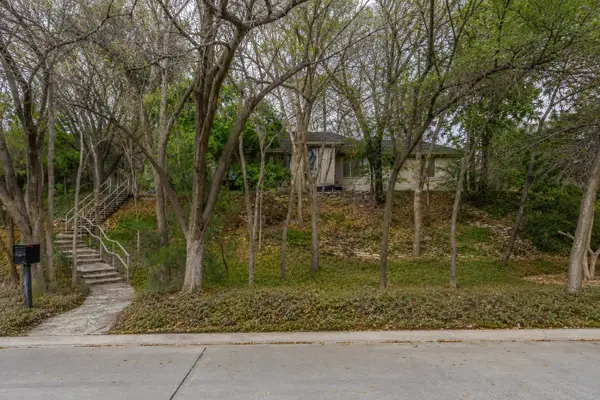 2001 Deepdale Drive, Westover Hills, TX 76107