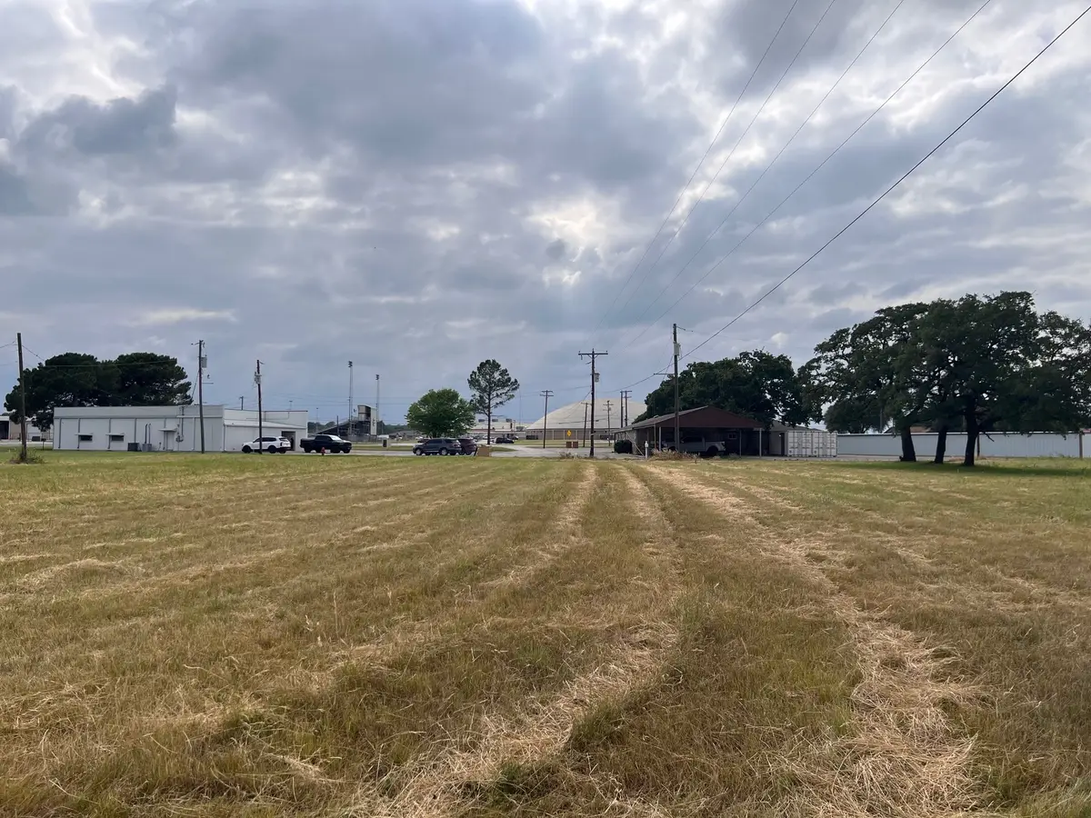 000 Valley Forge, Comanche, TX 76442 - #1