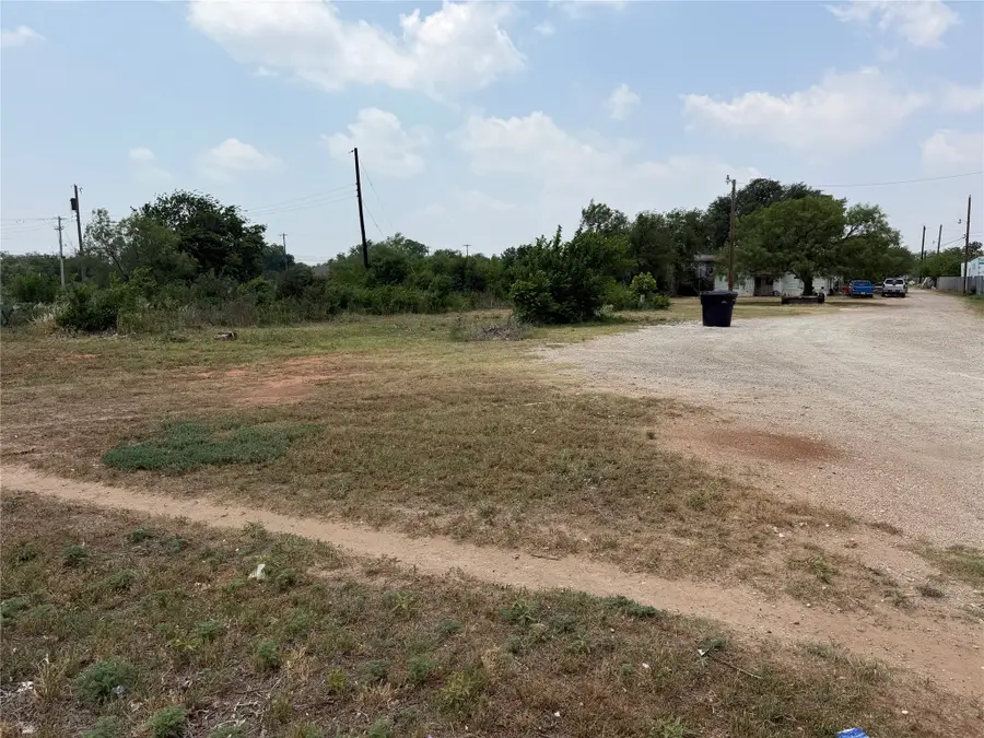 3042 Pine Street, Abilene, TX 79601 - #3