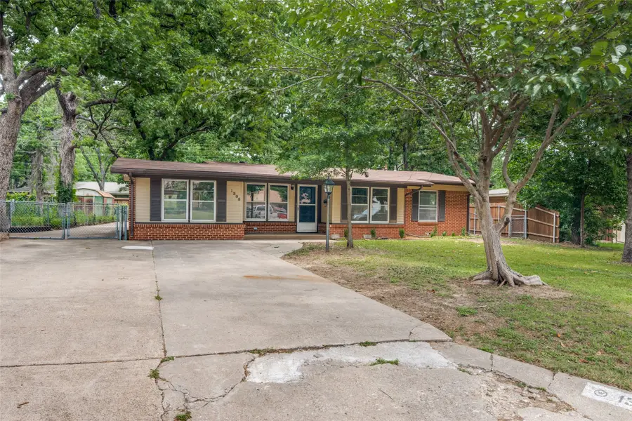 1305 W Lavender Lane, Arlington, TX 76013 - #2
