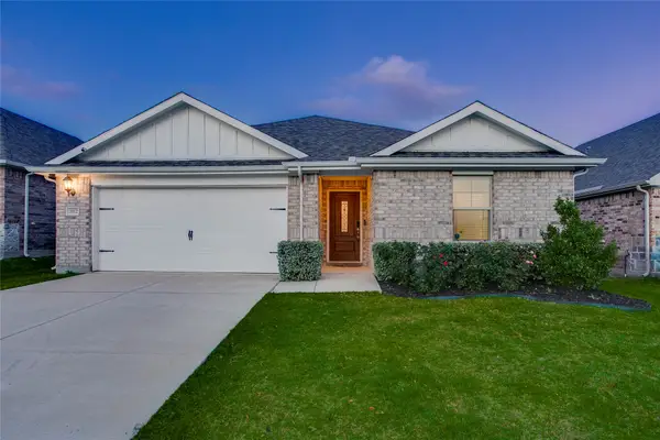 3012 Prairie Trail Avenue, Aubrey, TX 76227